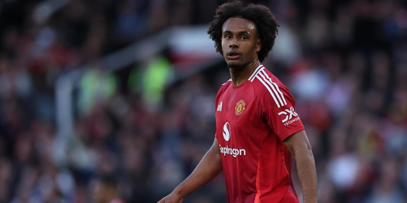 Zirkzee, due segnali alla Roma: non si allena con il Manchester United e lancia un indizio sui social