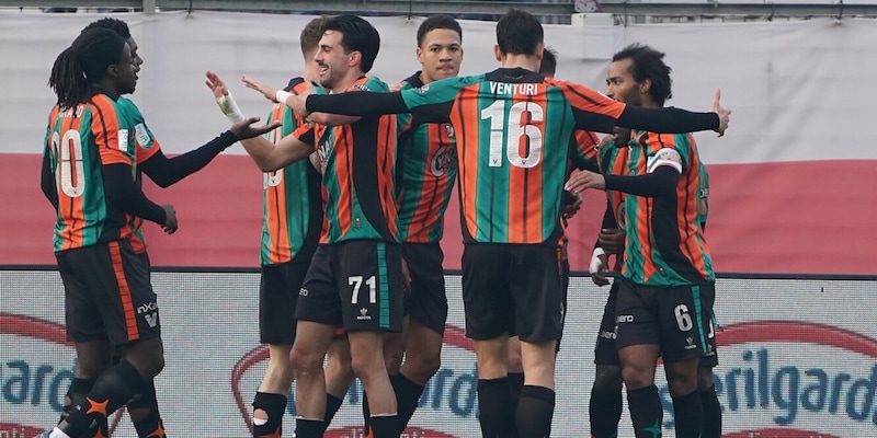 Venezia, una manita per la A. Frosinone di misura. Tris Monza, pari tra Palermo e Modena