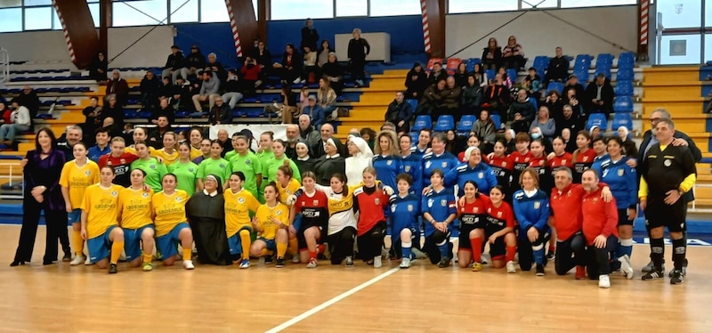 A Pescara trionfano la festa e il calcio che dona