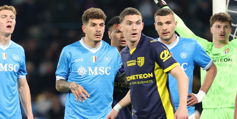 Napoli fermato dal Parma al Maradona: finisce a reti inviolate, ora la Juve &egrave; a -1 da Conte