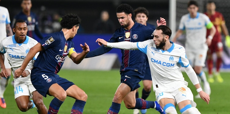 Il Psg vince la Supercoppa di Francia! Luis Enrique acciuffa De Zerbi al 95' e poi trionfa ai rigori