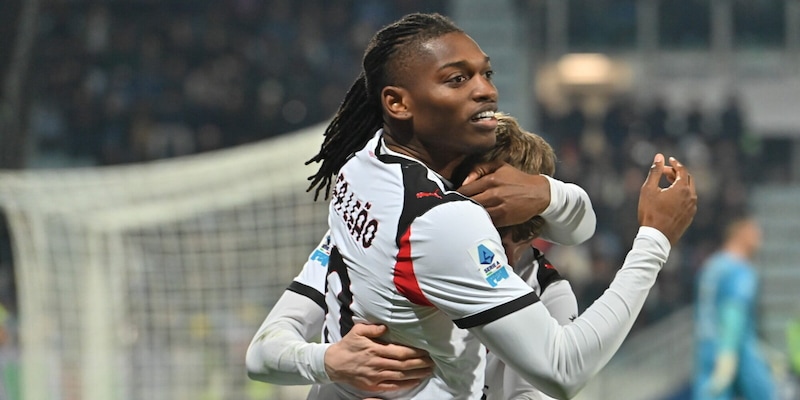 Milan, Leao torna e stende il Cagliari: vittoria di corto muso e primo posto in classifica