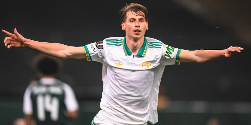 Roma, che fatica in Grecia: Mancini espulso al 15' poi Ziolkowski gol e Gasp agli ottavi. Bologna ai playoff