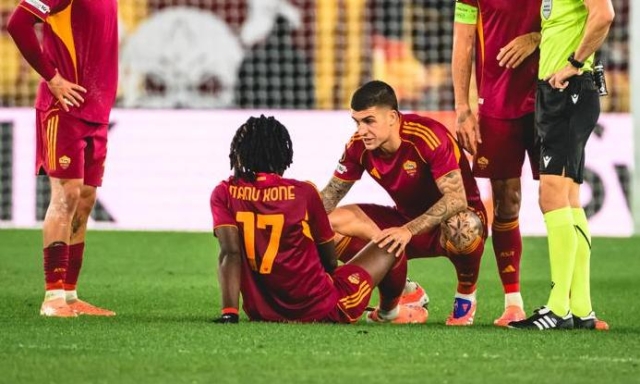 Roma, questa è una mazzata: Koné si fa male e chiede il cambio, quanto starà fuori?