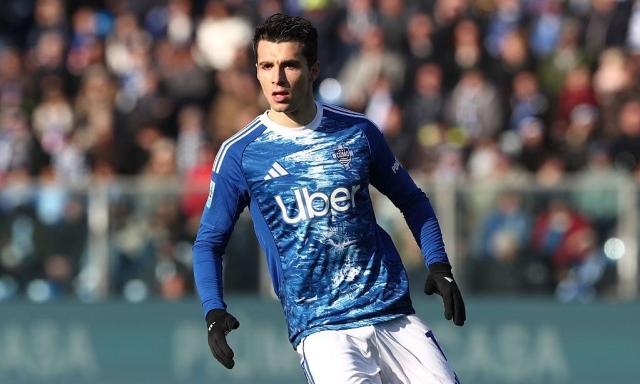 Guai per Fabregas: Douvikas sostituito per infortunio contro la Fiorentina