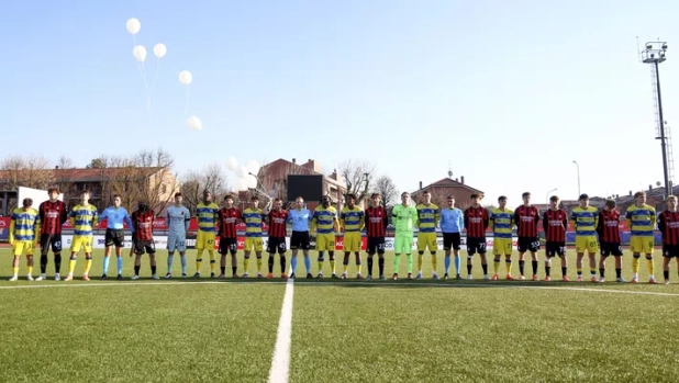 Crans Montana: il Milan Primavera ricorda Achille e Chiara nel prepartita