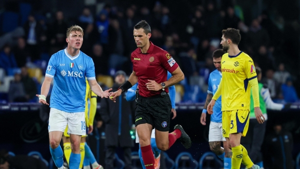 Le pagelle degli arbitri: Marchetti e Sozza da 5, troppi pasticci sui rigori contro Napoli e Lazio