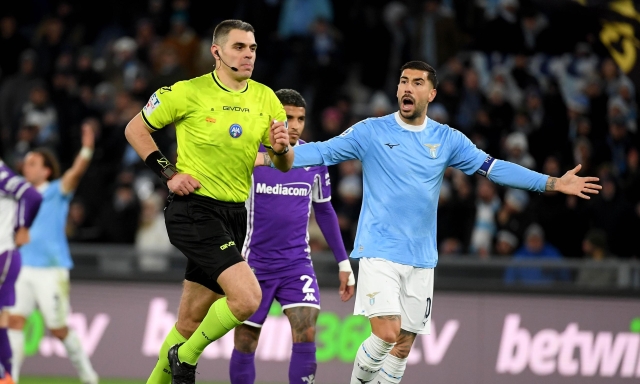 Arbitri, puniti Sozza e i "varisti" di Lazio-Fiorentina. Marchetti ok in Napoli-Verona