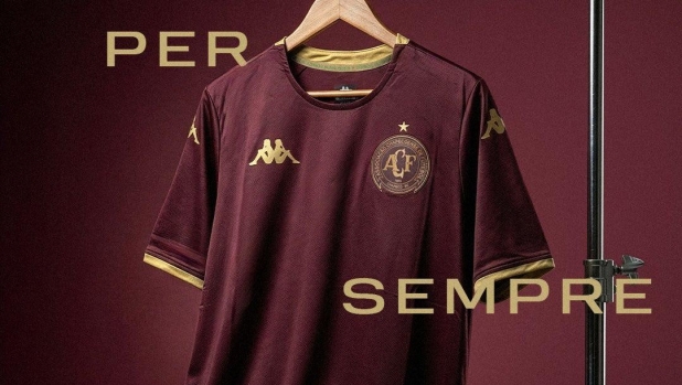 La Chapecoense dedica una maglia al Torino: "Tributo per un club diventato fratello"