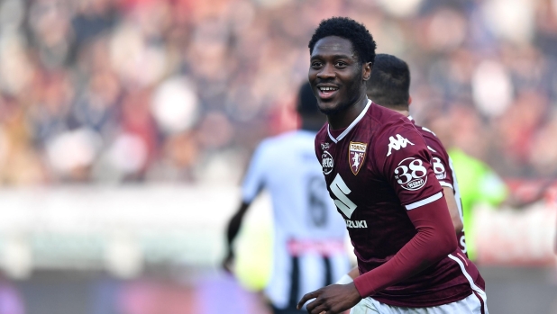 Ola Aina: "Derby in casa del Toro, tifo pazzesco. In Italia bandiere e fumogeni a ogni partita"