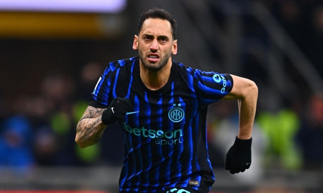 La primavera calda di Calhanoglu: o rinnova o può andarsene a fine anno. I piani dell'Inter