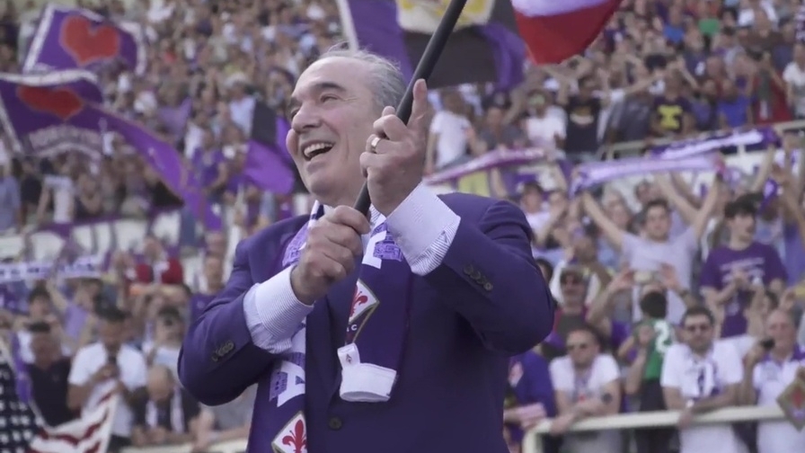 Bagno di folla, cori e applausi: la presentazione di Commisso al Franchi nel 2019