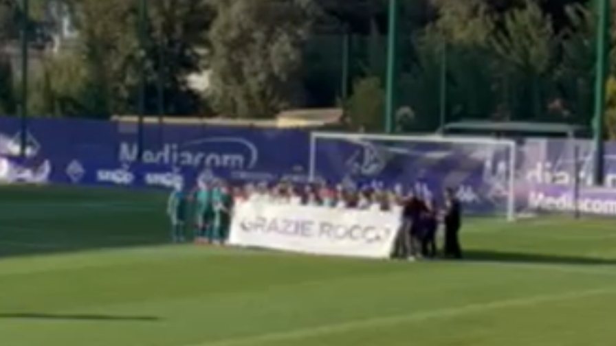 Fiorentina Women, le prime in campo col lutto al braccio: “Grazie Rocco” al Viola Park