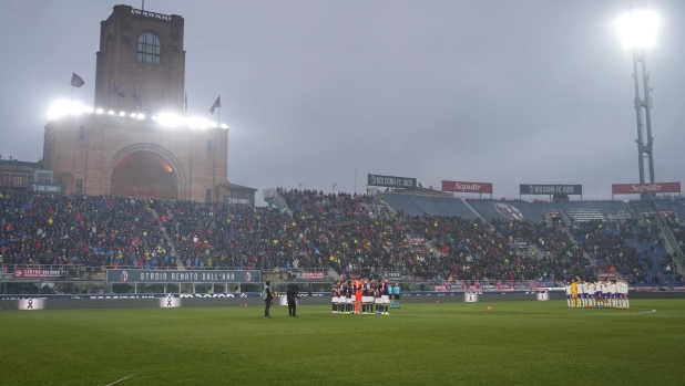 Vergogna al Dall'Ara: fischi dalla curva del Bologna durante il minuto di silenzio per Commisso