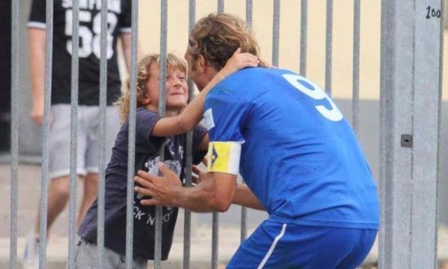 La saga Rubino e i ruoli invertiti: ora è papà Raffaele a esultare per i gol di Tommaso con la Carrarese