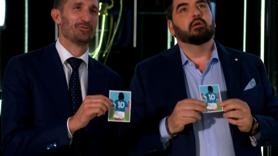 Nel museo della Juve col santino di Maradona: Cannavacciuolo-Chiellini, siparietto da ridere