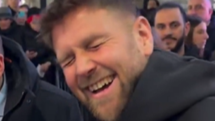 Milan-Fullkrug, il video è virale. Un tifoso gli dice che è bellissimo e lui...