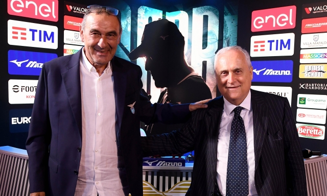 Lotito-Sarri, separati in casa. Dimissioni, mercato bloccato e bilancio: alle radici dei loro dissidi