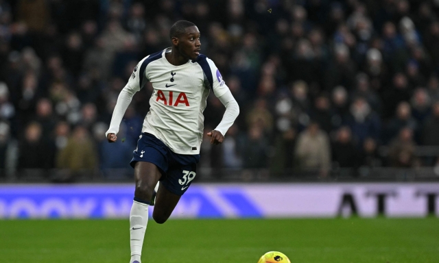 Brutto incidente per Kolo Muani a Londra: attaccante illeso, solo tanto tanto spavento