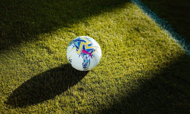 I daltonici hanno vinto, ritirato il pallone arancione "invisibile". Ed ecco il nuovo modello