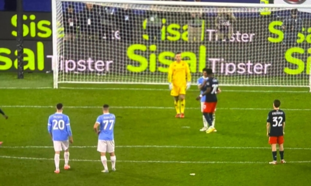 Cornet come Pavlovic a S. Siro: scava la buca sul rigore, ma Cataldi se ne accorge, segna e...