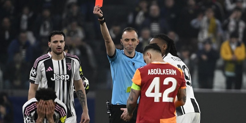Moviola Juve-Galatasaray, Pinheiro fermo subito: la folle espulsione di Kelly