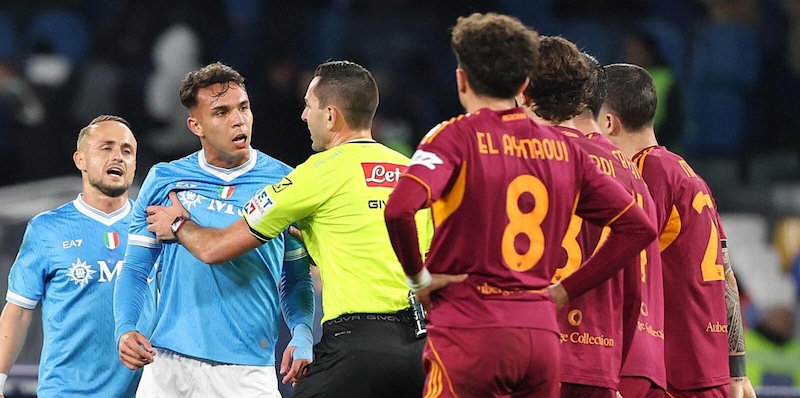 Moviola Napoli-Roma, N'Dicka rischia su Hojlund: ecco perch&eacute; non c'&egrave; stato il richiamo all'OFR