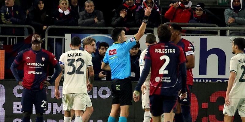 Moviola Cagliari-Lazio, Rapuano d&agrave; rigore e rosso e poi ci ripensa: la spiegazione