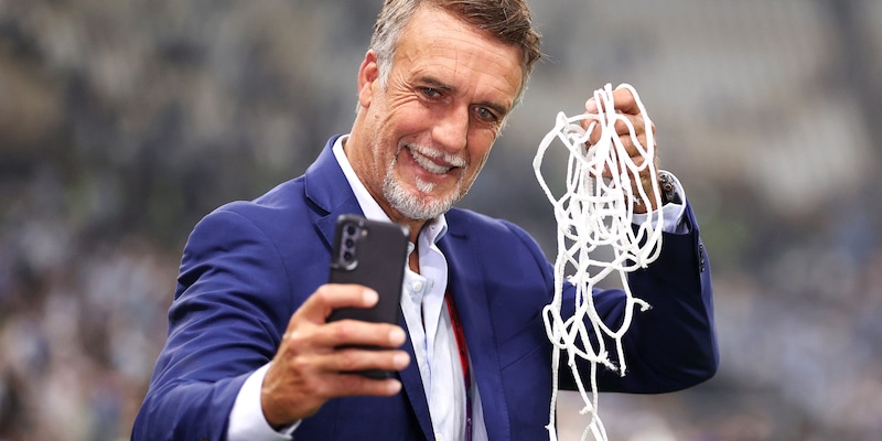 Batistuta: "Nessuno mi ha chiamato, ci sono rimasto male. Scenderei in campo per la Fiorentina"