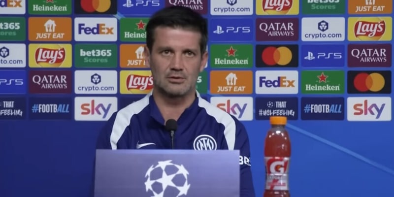 &ldquo;Non sarebbe una vergogna?&rdquo;, Chivu sbotta in conferenza. &ldquo;E ridi pure? Sei senza rispetto&rdquo;