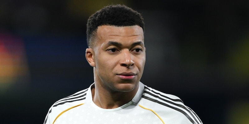 Mbapp&egrave;, il ginocchio tiene in ansia il Real: out col Benfica in Champions, i tempi di recupero