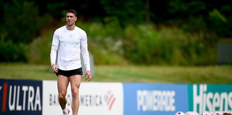 Juve, Vlahovic &egrave; tornato alla Continassa: quando pu&ograve; rientrare