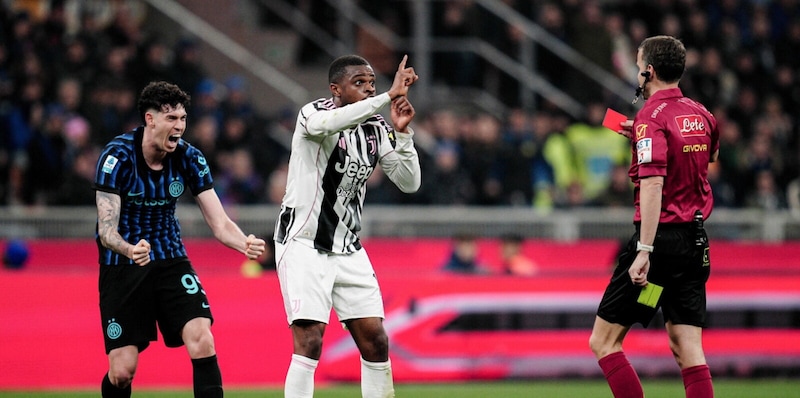 Juve, il giudice respinge il ricorso per Kalulu. I bianconeri chiedono la grazia a Gravina