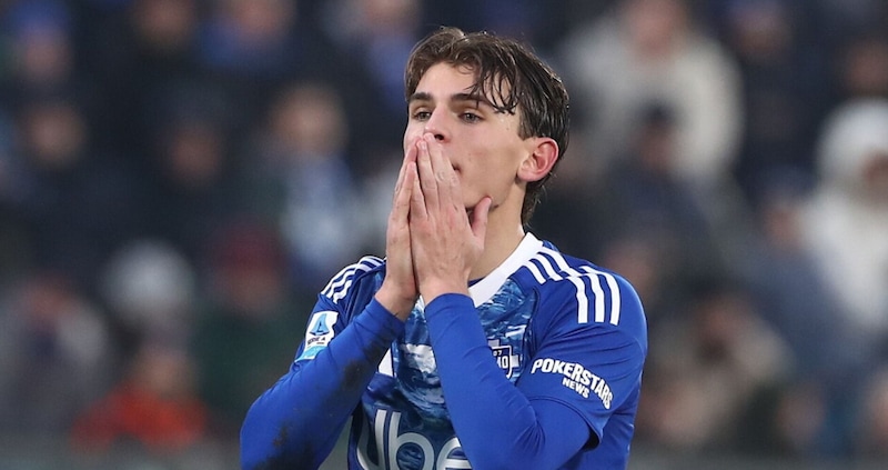 L'Atalanta resiste a Como in 10 dall'8': Paz sbaglia un rigore al 98', Fabregas a -1 dalla Juve