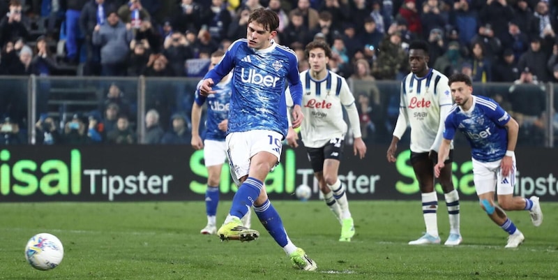 Atalanta eroica: resiste in 10 e pareggia contro il Como. Carnesecchi para il rigore di Nico Paz al 96'