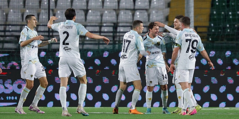 Frosinone a un punto dalla vetta di Serie B: tris all'Avellino. Il Monza non va oltre il pari