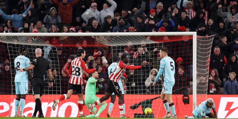 Premier League, Diarra trascina il Sunderland: Burnely ko 3-0