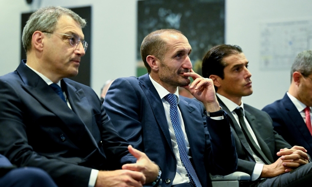 Comolli replica a Marotta: "Chiellini giovane e inesperto? Ne ho visti pochi bravi come lui"