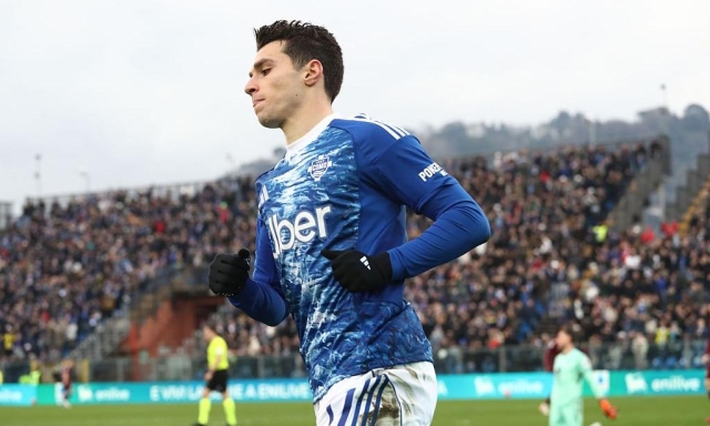 Como-Fiorentina, le formazioni ufficiali: Fabregas con Douvikas, Vanoli sceglie Harrison