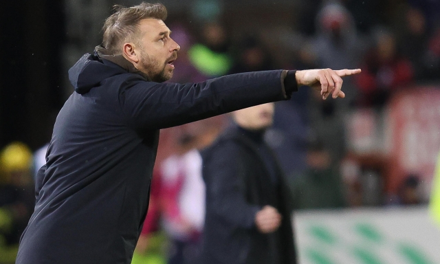 Ufficiale, il Verona esonera Zanetti. D'Aversa in pole, oggi dirige l'allenamento Sammarco