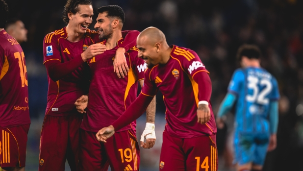 Roma-Cagliari, le pagelle: Malen, doppietta da 8. Dossena sbaglia tutto, 4,5