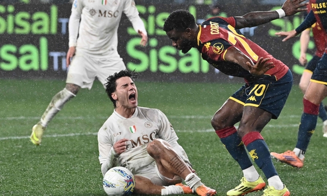 "Idolo", "Antisportivo e pagliaccio": dopo Marassi, Vergara divide il mondo social