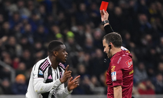 Giudice sportivo Inter-Juve, inibiti Comolli e Chiellini. Una giornata a Kalulu