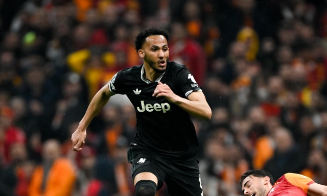 "Torna allo zoo". L'ira di Kelly per le offese sui social: "Certe frasi portano conseguenze"