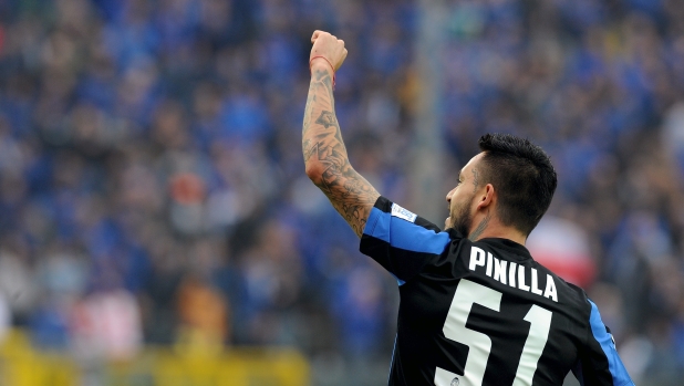 Atalanta, la Curva Nord al fianco di Pinilla: "Forza, Bergamo è con te"
