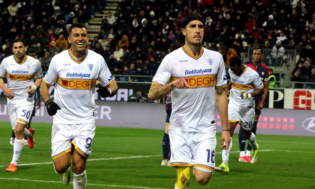 Como-Lecce, le formazioni ufficiali: Fabregas con Caqueret, DiFra ritrova Gandelman