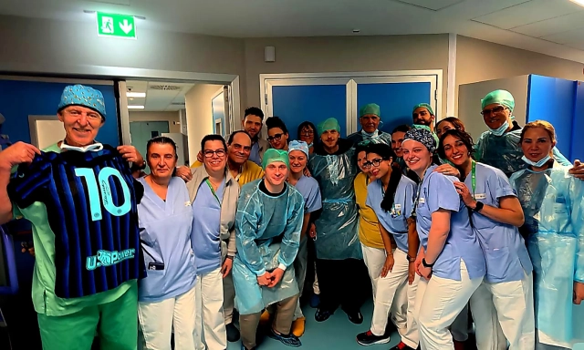 Barella e Dimarco in visita a Niguarda ai ragazzi della tragedia di Crans Montana