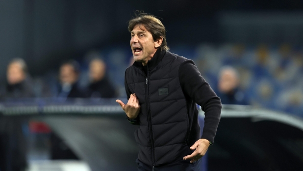 LIVE Alle 18 Verona-Napoli, le ultime: Conte con Vergara e Alisson dietro Hojlund