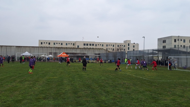 La mini Olimpiade al carcere di Bollate: gli atleti? Detenuti, magistrati e polizia penitenziaria