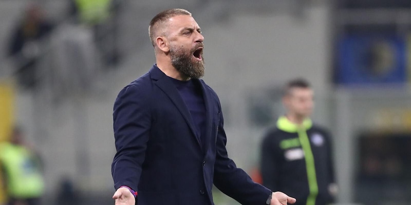 La bellissima frase di De Rossi sul figlio strega San Siro: "Lui suona la batteria e...". Poi parla della Roma